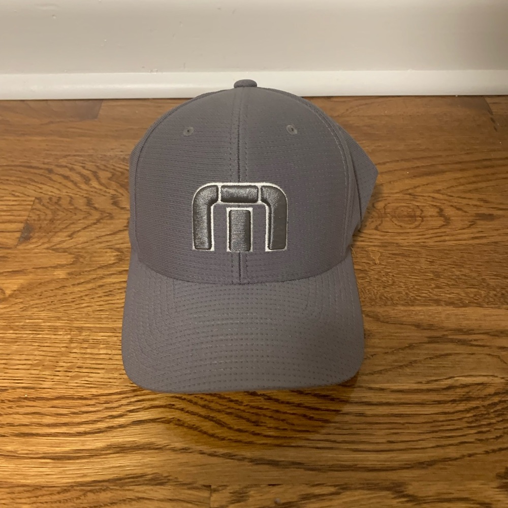 Travis Mathew hat XS